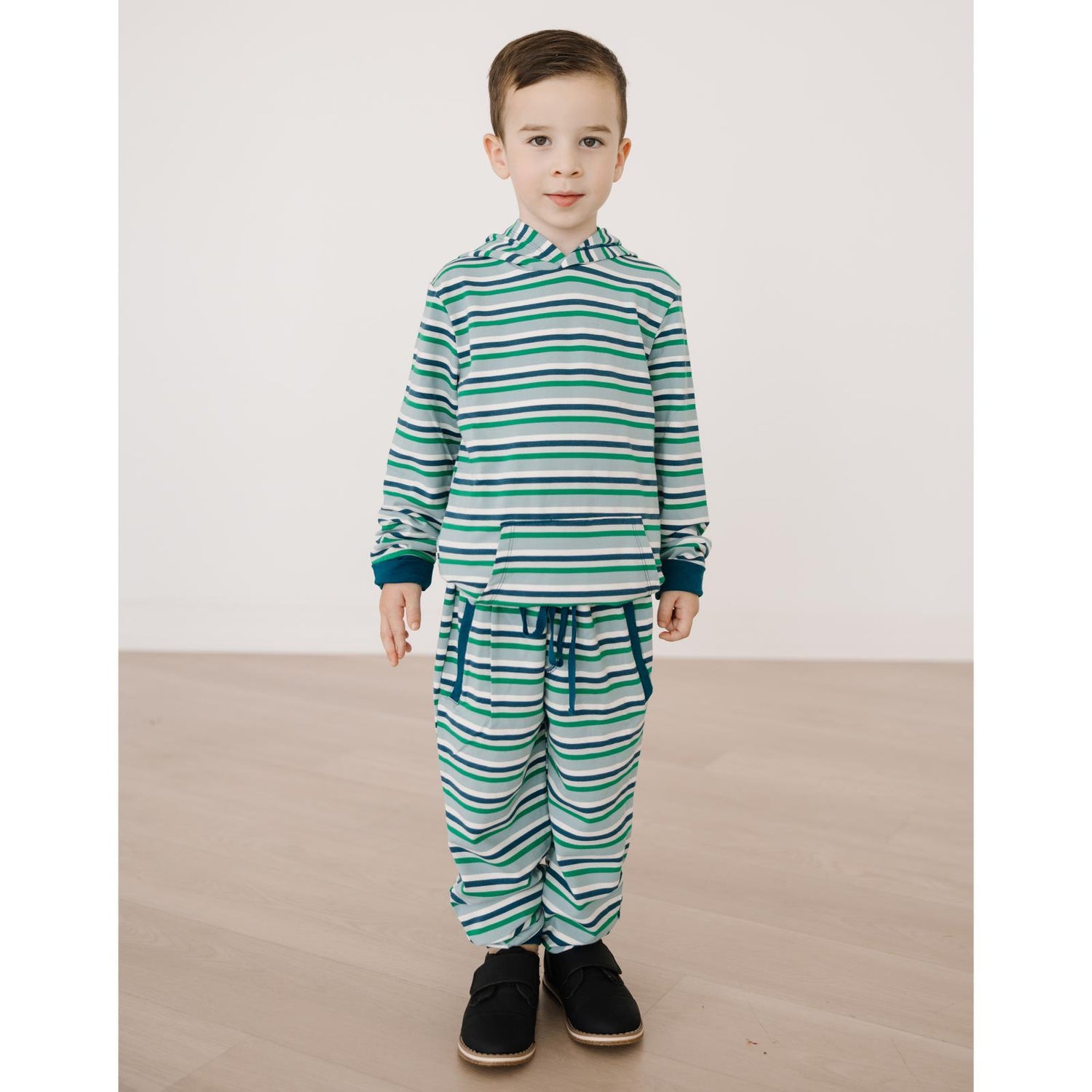 Print Luxe Kangaroo Pocket Pullover and Jogger Set in Stormy Sea Stripe (294486)