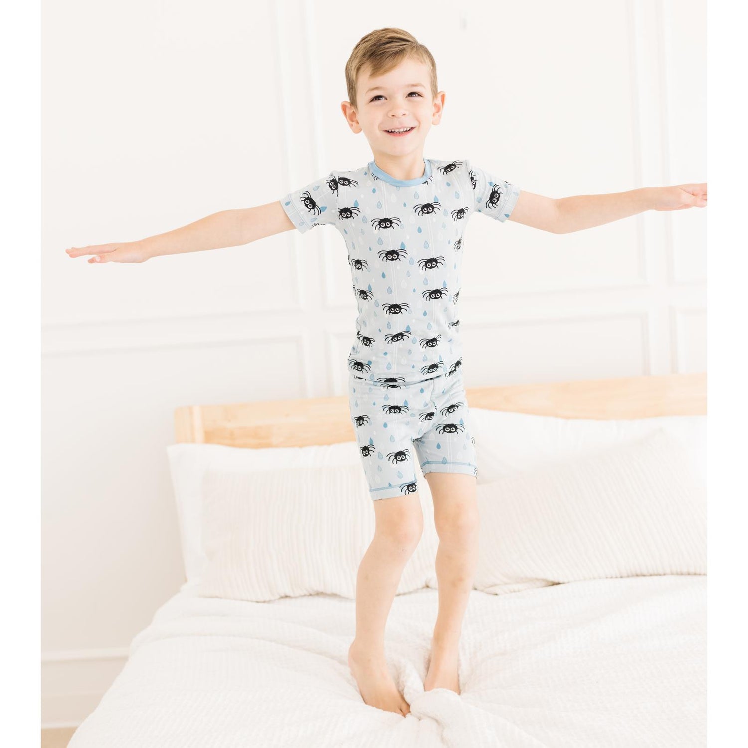 Print Short Sleeve Pajama Set with Shorts in Pearl Blue Itsy Bitsy Spider