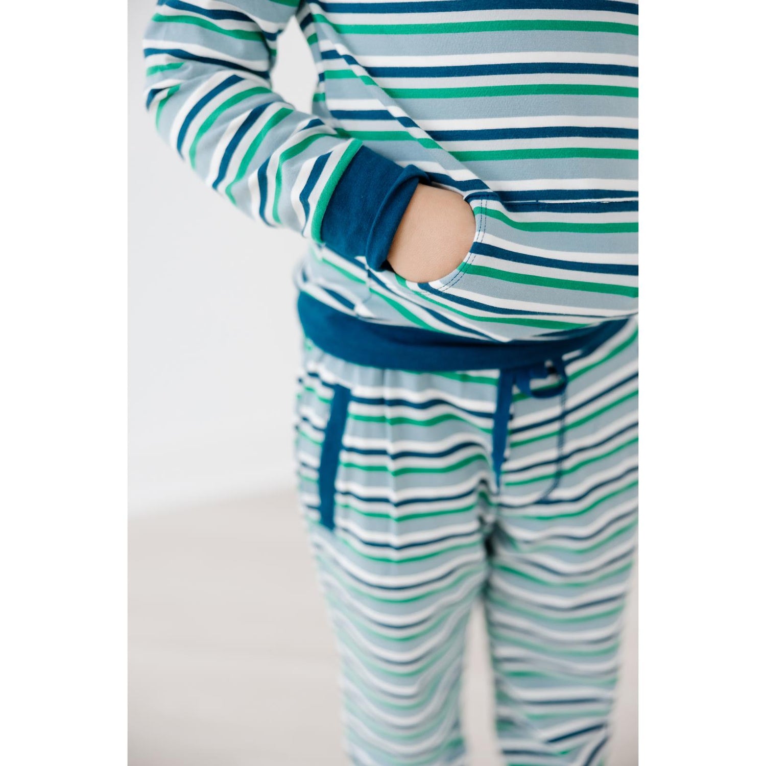 Print Luxe Kangaroo Pocket Pullover and Jogger Set in Stormy Sea Stripe (338612)