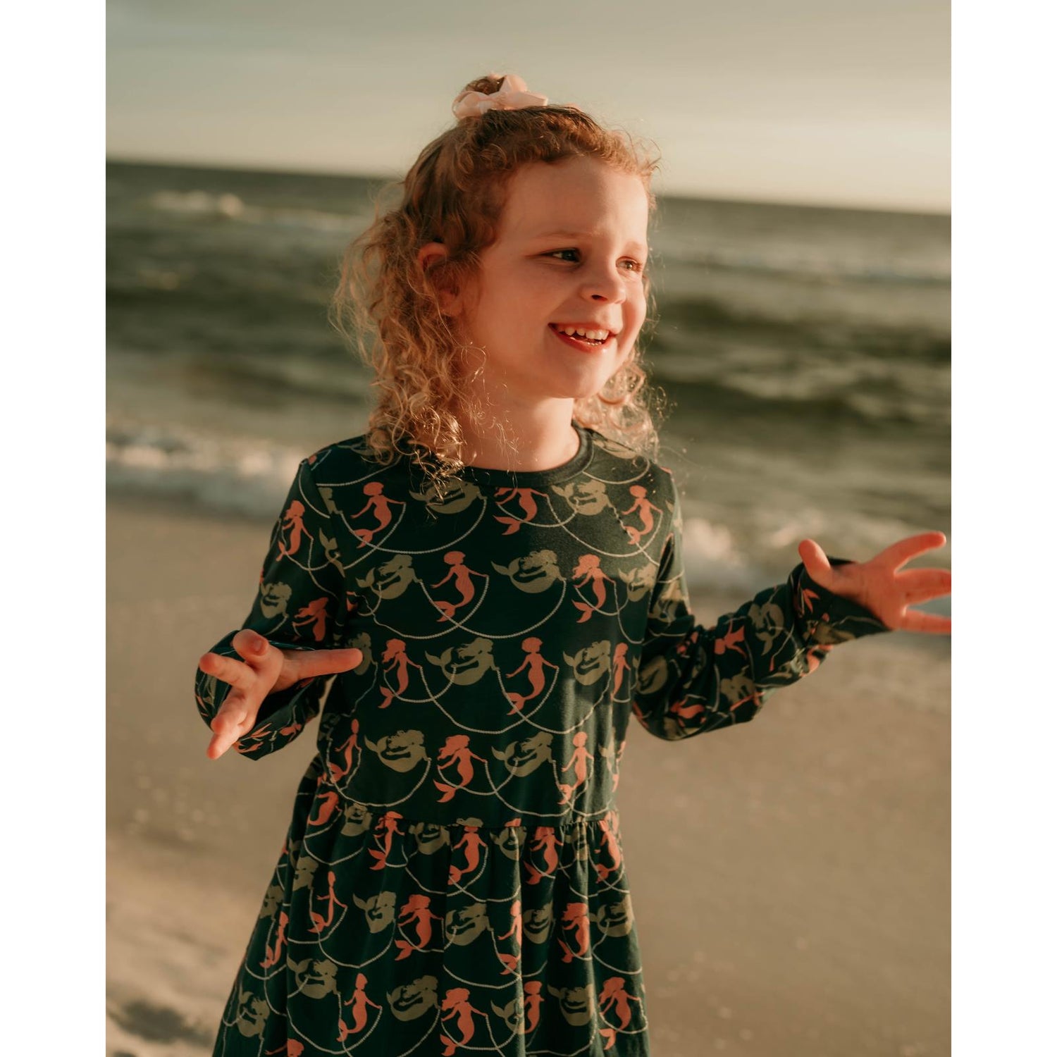 Print Long Sleeve Playtime Outfit Set in Peacock Mermaids & Pearls (358920)