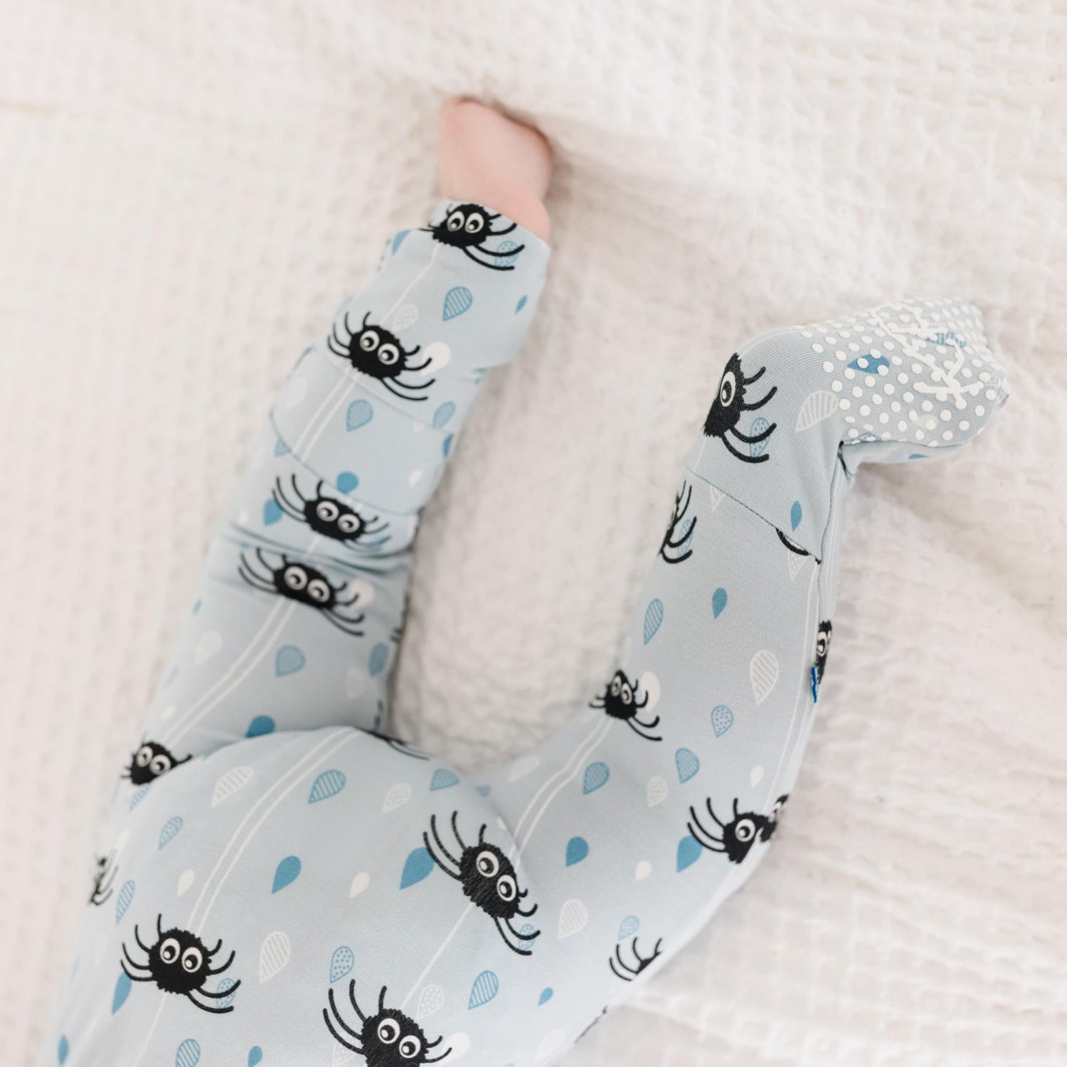 Print Convertible Sleeper with Zipper in Pearl Blue Itsy Bitsy Spider