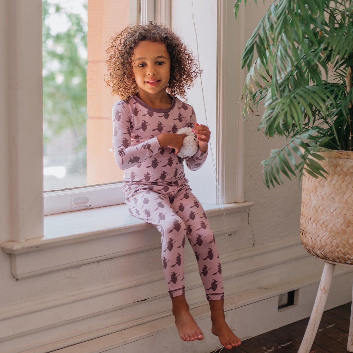 Print Long Sleeve Pajama Set in Sweet Pea Witch (259600)