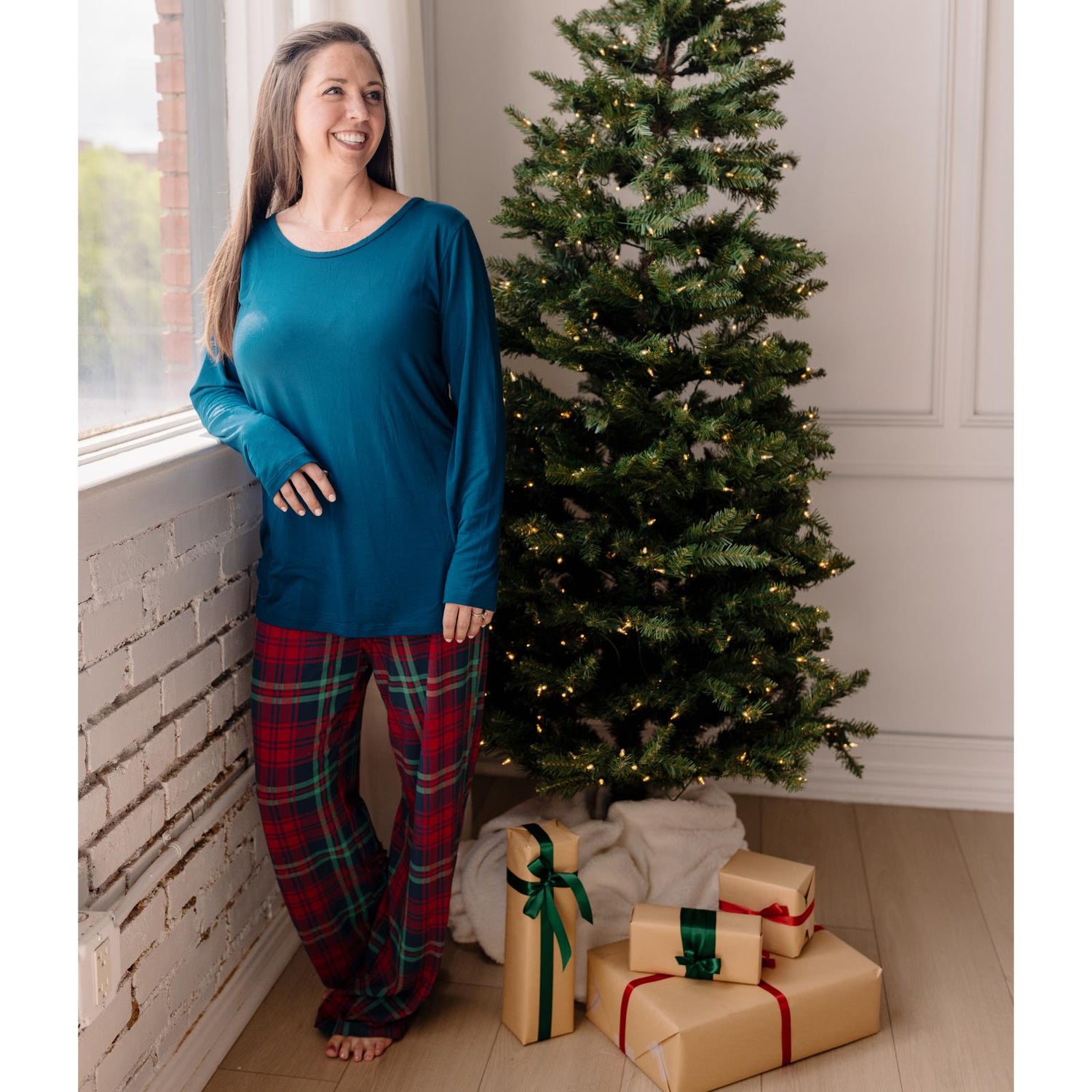 Women's Print Long Sleeve Relaxed Tee & Pajama Pants Set in Peacock Plaid