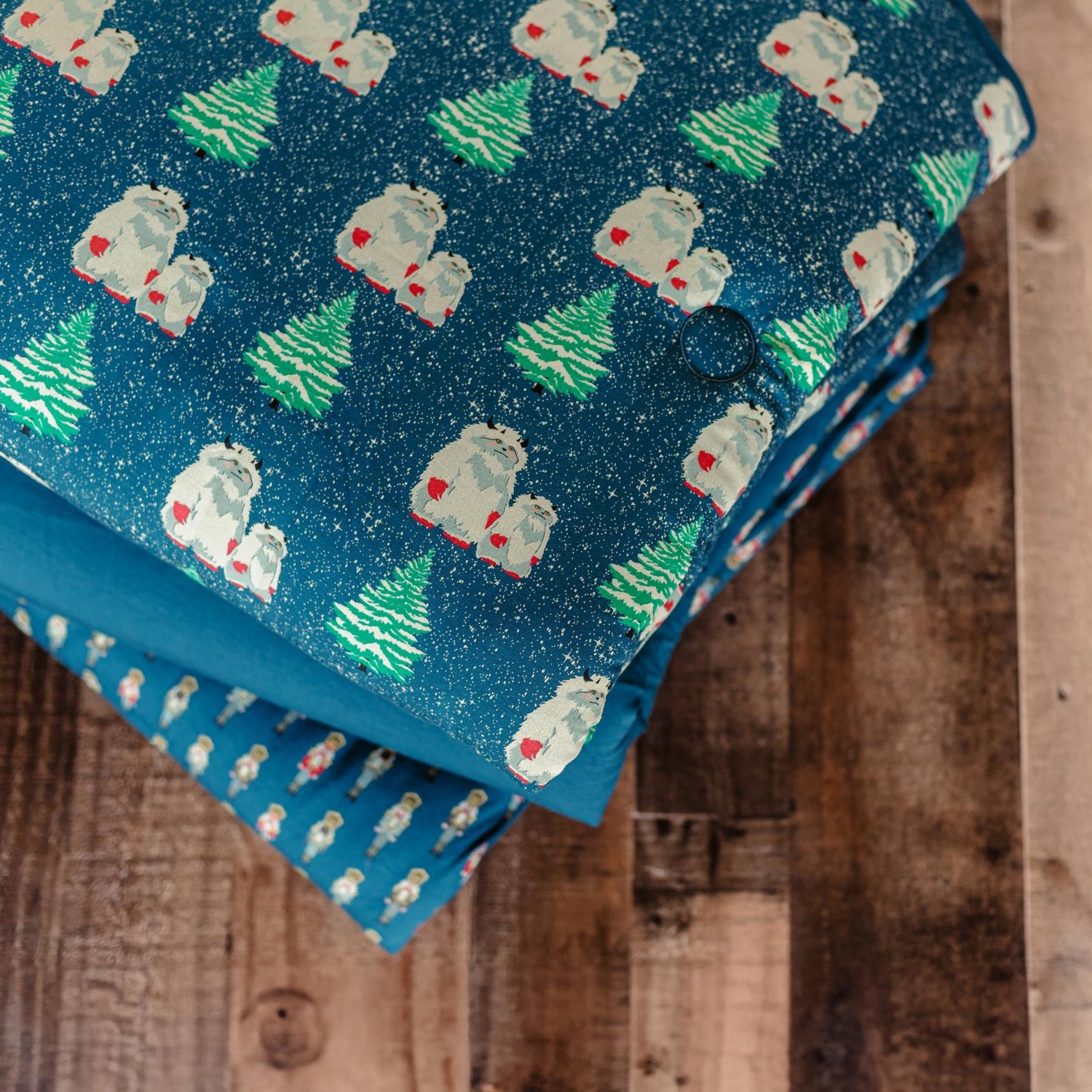 Print Fluffle Toddler Blanket with Embroidery in Peacock Yeti