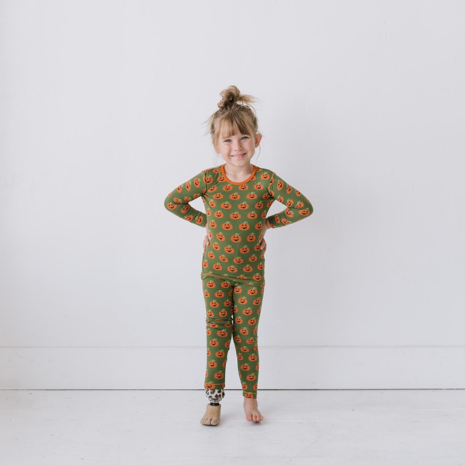 Print Long Sleeve Pajama Set in Moss Jack O'Lantern