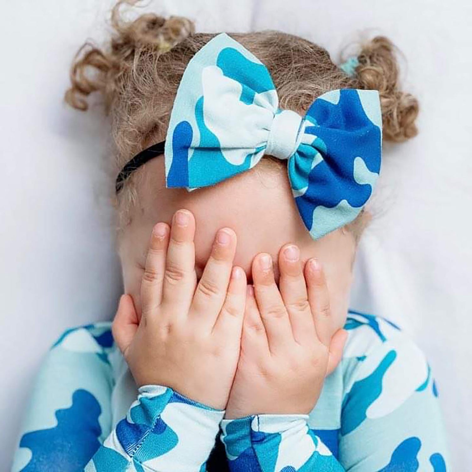 Print Luxe Big Bow with Black Headband in Oasis Military