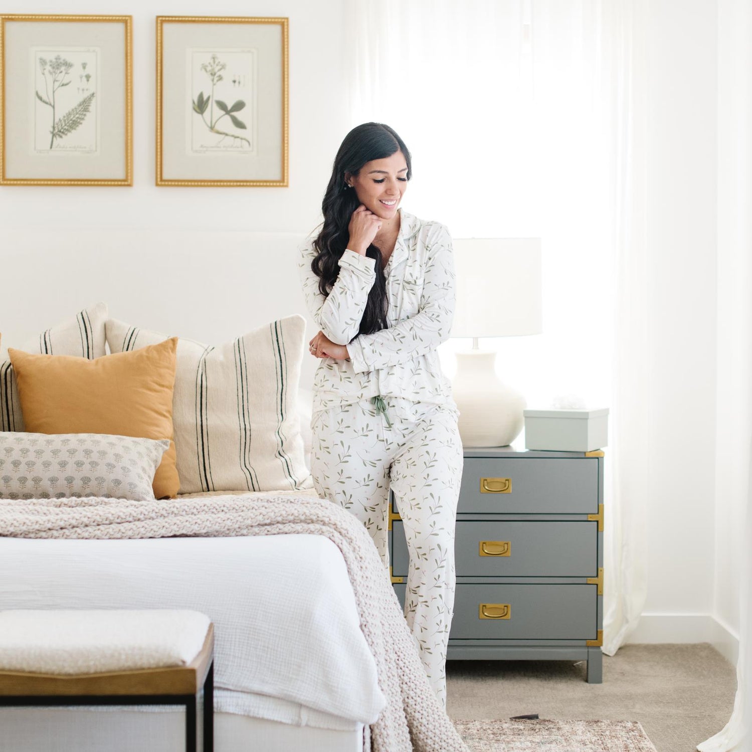 Women's Print Long Sleeve Collared Pajama Set in Natural Mistletoe